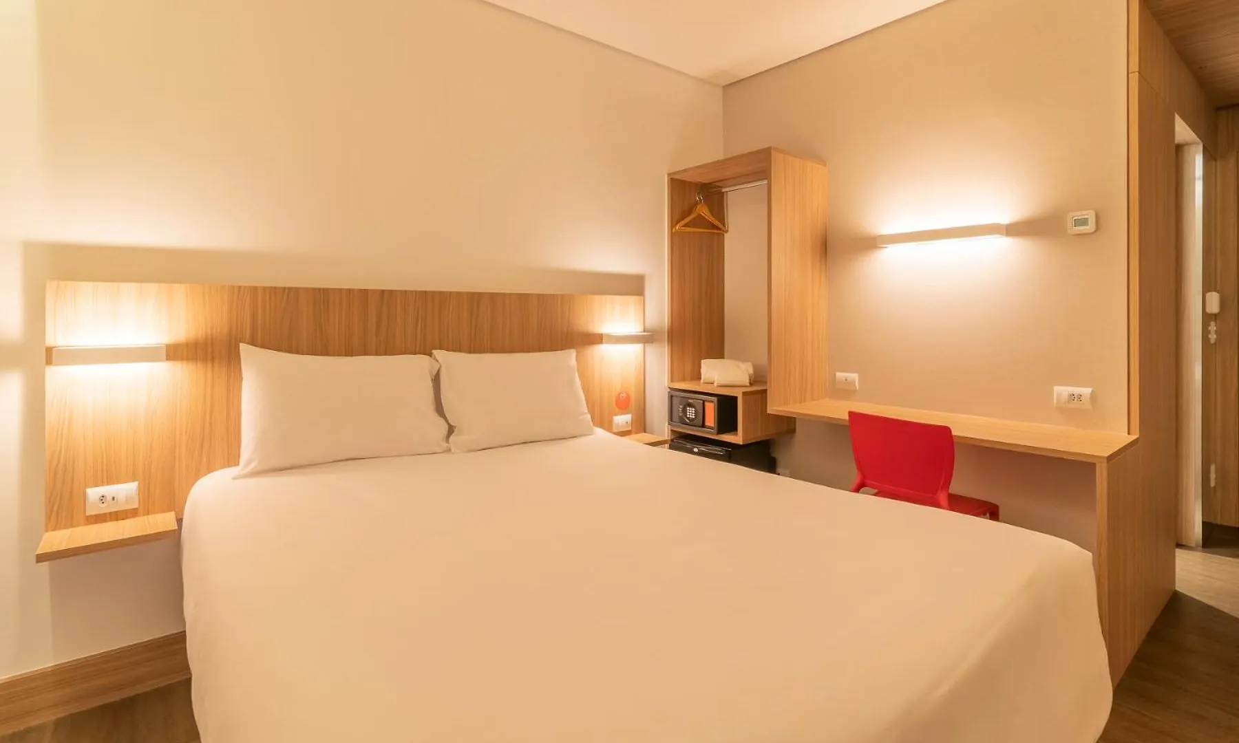 Hotel Moov Porto Alegre 3*,  Brasil